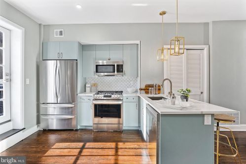 154 Fairmount Ave, Philadelphia PA  19123-3017 exterior