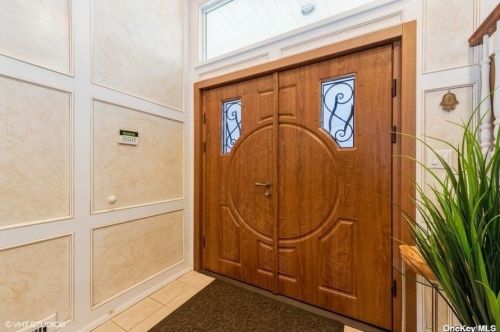 2456 Kerry Ln, North Bellmore, NY 11710-5104