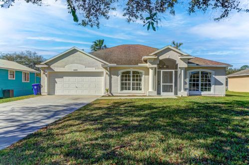 8125 102nd Ave, Vero Beach, FL 32967-3294