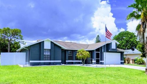 2204 6th Ter, Cape Coral, FL 33990-7703