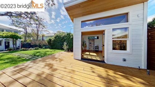 418 45 St, Oakland CA 94609-2135 exterior