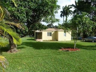 13555 Miami Ave, Miami, FL 33168-4825