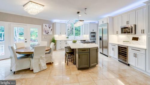 10108 Nedra Dr, Great Falls VA  22066-2835 exterior