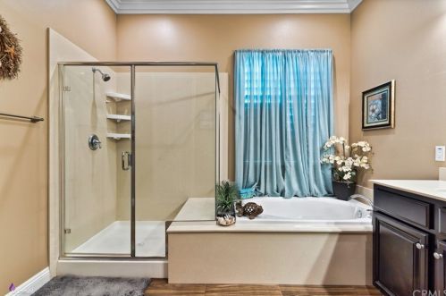 6019 Dubois Pl, Bakersfield CA  93306-7590 exterior