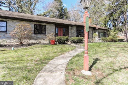 2958 Lincoln St, Camp Hill, PA 17011-2832