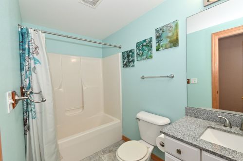 28842 Stone Ridge Ct, Waterford WI  53185-5609 exterior