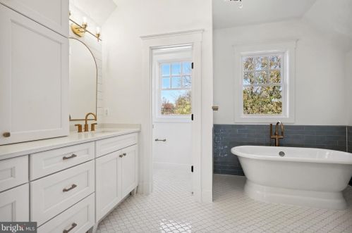 608 Jackson St, Falls Church VA  22046-2828 exterior
