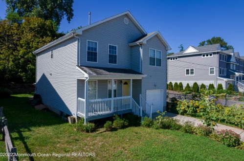 39 Shore Dr, Monmouth Hills NJ  07732-1027 exterior