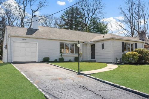61 Hilary Cir, New Rochelle, NY 10804-1805