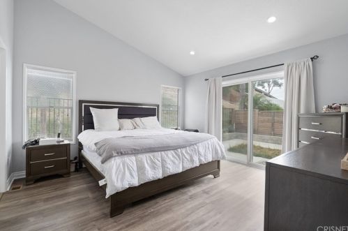 20049 Northcliff Dr, Santa Clarita CA  91351-5792 exterior