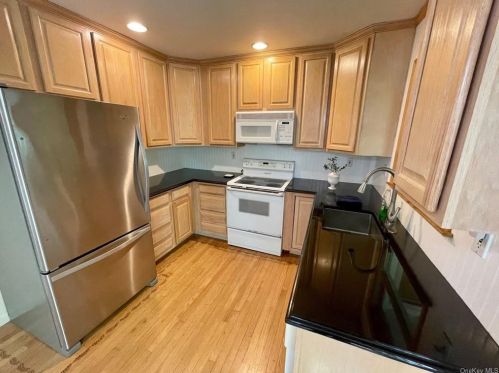 15 Jean Way, Somers Town NY  10589-2605 exterior