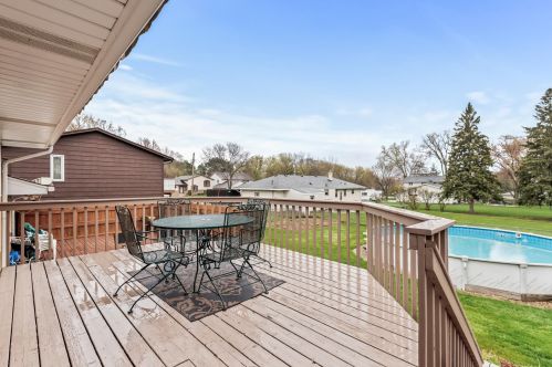 444 County Rd B, Saint Paul MN 55113-4305 exterior