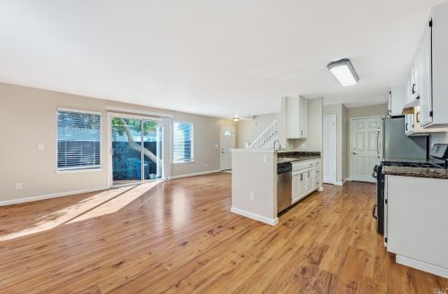 907 Kingwood St, Santa Rosa CA  95401-6509 exterior