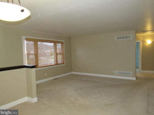 2413 Eric Dr, Wilmington, DE 19808-4264