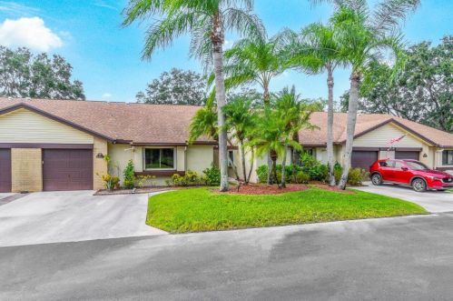 151 Meander Cir, West Palm Beach, FL 33411-2984