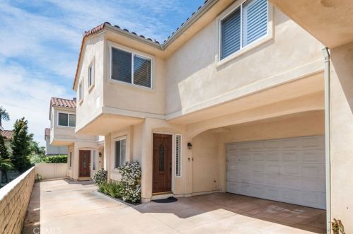 2216 Rockefeller Ln, Redondo Beach, CA 90278-3705