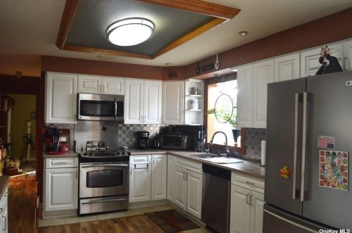 355 Heathcote Rd, North Lindenhurst NY  11757-1744 exterior