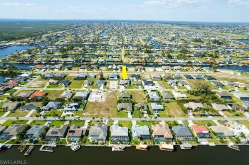 3701 4th Ln, Cape Coral, FL 33991-1615