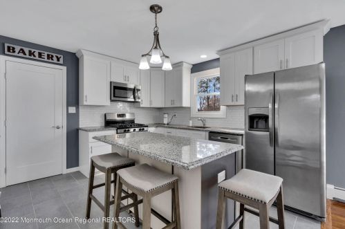 100 Kenneth Pl, Bricktown, NJ 08724-3618