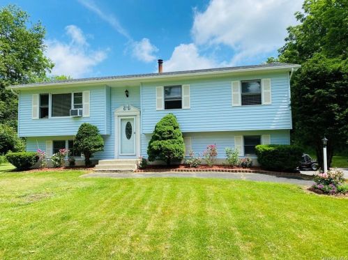 216 St Andrews Rd, Walden, NY 12586-2702