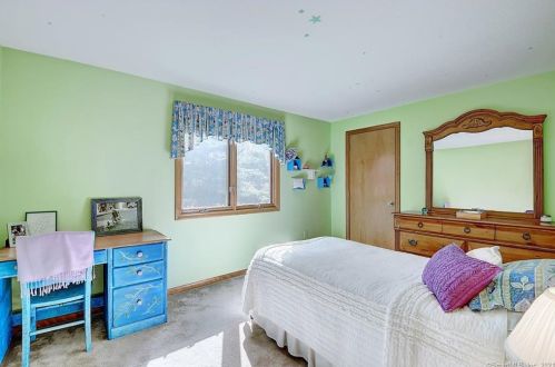 74 Buckingham Dr, Glastonbury CT  06033-2733 exterior