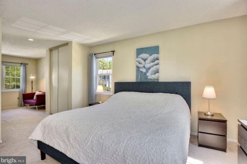 2376 Hunters Square Ct, Herndon VA  20191-2818 exterior