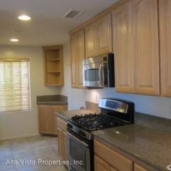 1130 Grand Ave, San Diego CA  92109-4120 exterior