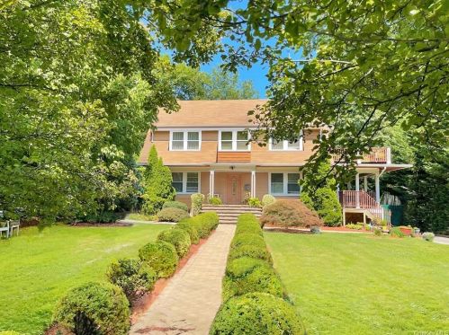 96 Hunter Ave, New Rochelle, NY 10801-2038