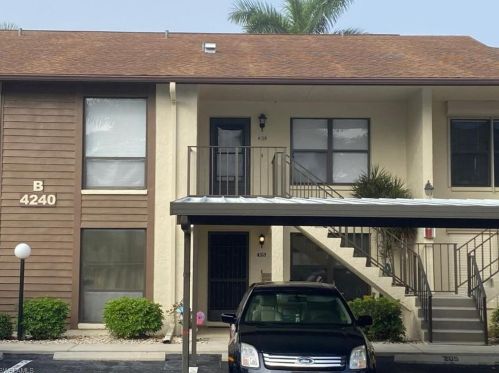 4240 Chantelle Dr, Naples FL  34112-7107 exterior