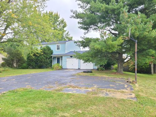 559 Clarendon Ave, Sugar Grove Lake, OH 44833-9330