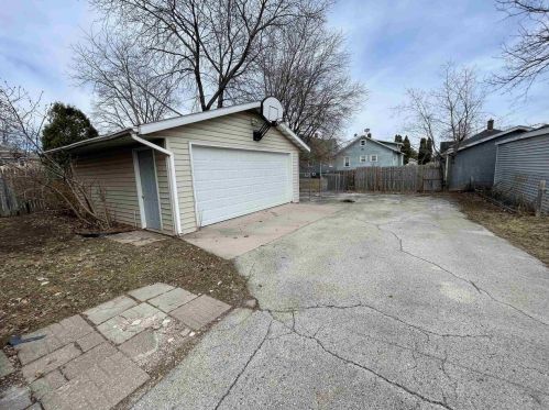 904 Howard St, Green Bay, WI 54303-1652