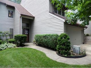 78 Portside Cir, Akron, OH 44319-3636