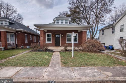 74 2nd St, Mount Wolf, PA 17347-6715