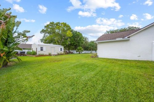 107 Hawthorne Cir, Fort Pierce FL 34953-3524 exterior