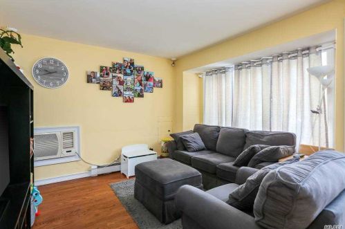 61 Hollywood Ave, North Lindenhurst NY  11757-6704 exterior