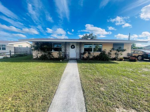 1372 Berkshire Dr, West Palm Beach, FL 33406-5009