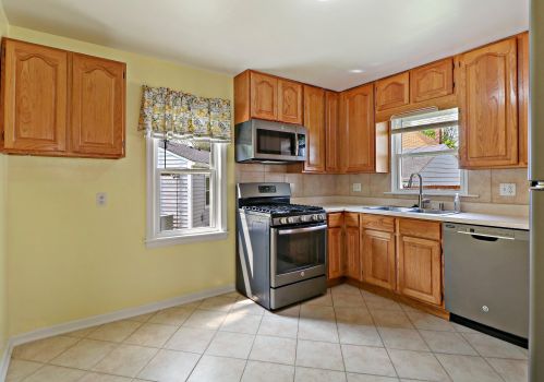 7846 15th Ave, Kenosha WI  53143-5973 exterior