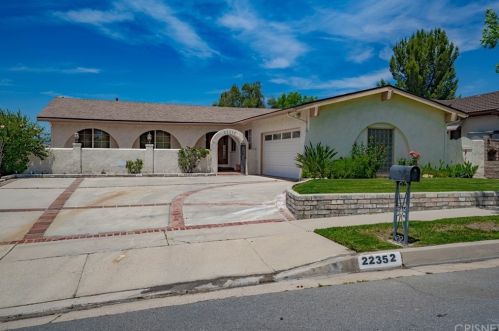22352 Barbacoa Dr, Santa Clarita, CA 91350-2227