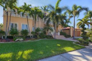 928 Tyler St, Hollywood FL  33019-1302 exterior