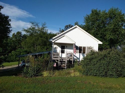 202 Charles St, Langeloth, PA 15054-1107