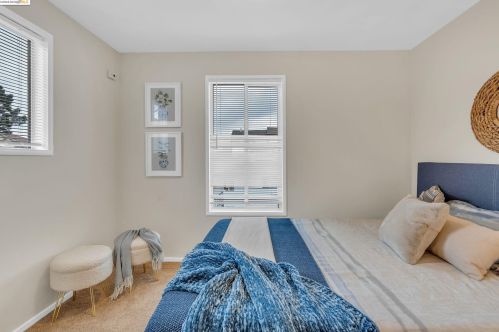 1042 Foothill Blvd, Oakland CA  94606-3016 exterior