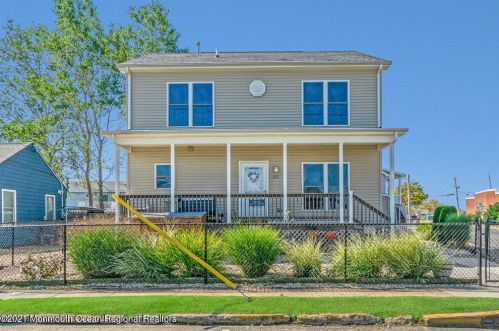 271 Kearney Ave, Pelican Island, NJ 08751-1822