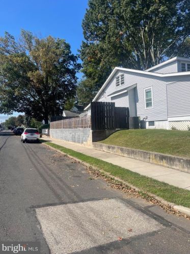 101 Legion Ave, Yardley PA  19067-1125 exterior