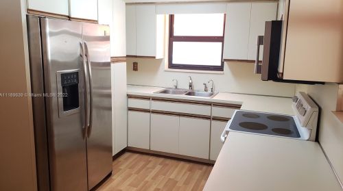 471 40th St, Hialeah, FL 33013-2332