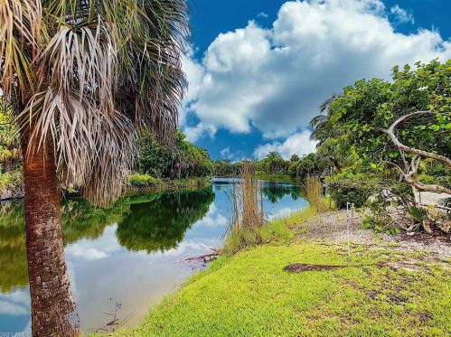 565 Rocks Dr, Sanibel, FL 33957-5312