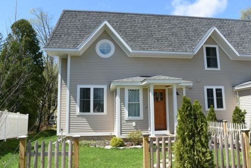 32 Prospect St, Amherst, MA 01002-2014