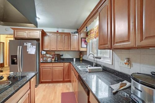 20 Mockingbird Ln, Washingtonville NY  10992-1711 exterior