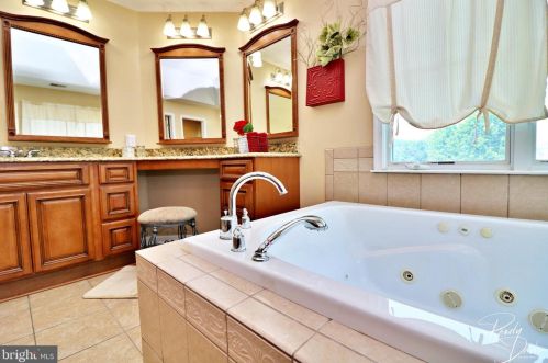 320 Stephen Ct, Charles Town WV  25414-4126 exterior