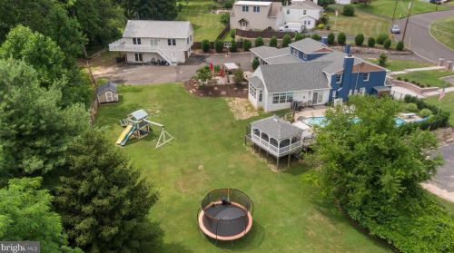 135 Marmic Dr, Southampton PA 18966-1725 exterior