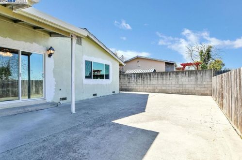 940 Marlesta Rd, Pinole CA  94564-2609 exterior